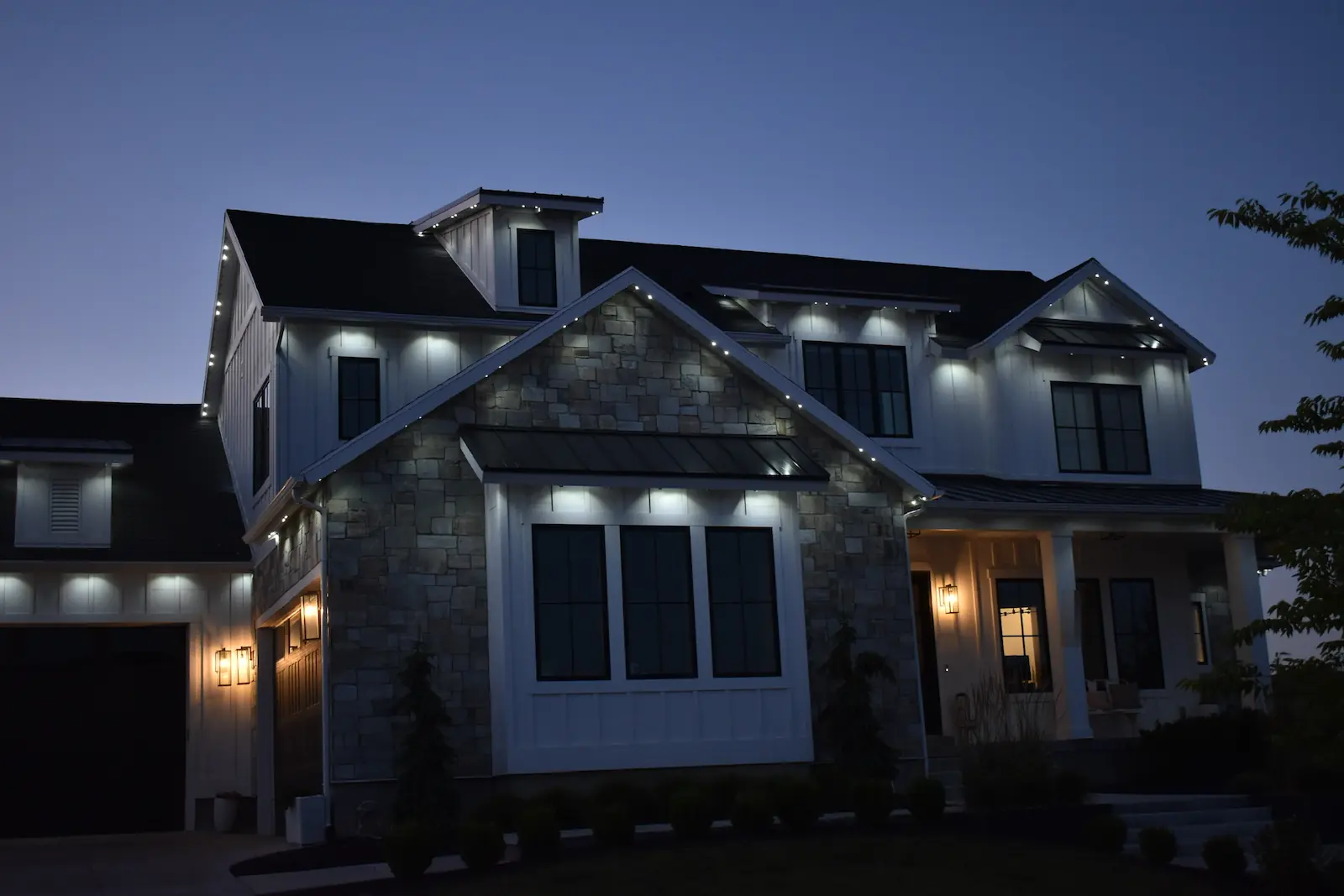 The designer's preview: the same photo with permanent roofline lighting rendered on